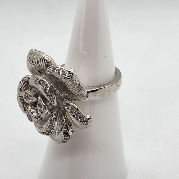 Vera & Co Brass Silver Tone & Clear Cubic Zirconia Flower Ring (5) - Picture 3 of 8